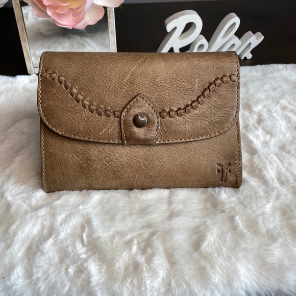 Frye Handbags - Frye leather tan crossbody bag